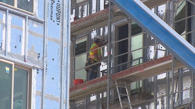 construction-worker.jpeg 