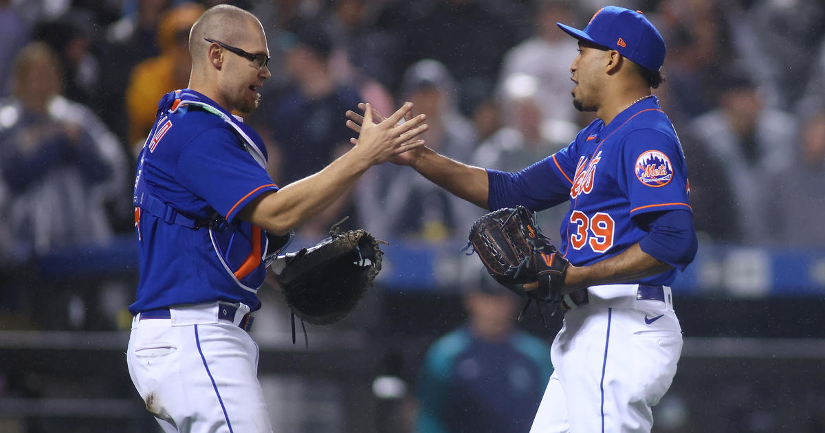 Canha's sacrifice fly after rain delay lifts Mets to 2-1 win over