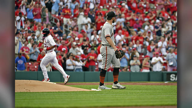 Pujols pitches 9th, Cardinals romp to 15-6 win over Giants