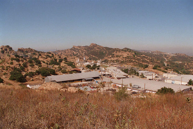 96–04– 07 –– Test buildings at Rocketdyne's field lab nearSimi Valley. FILE PHOTO taken 7/26/94 of t 
