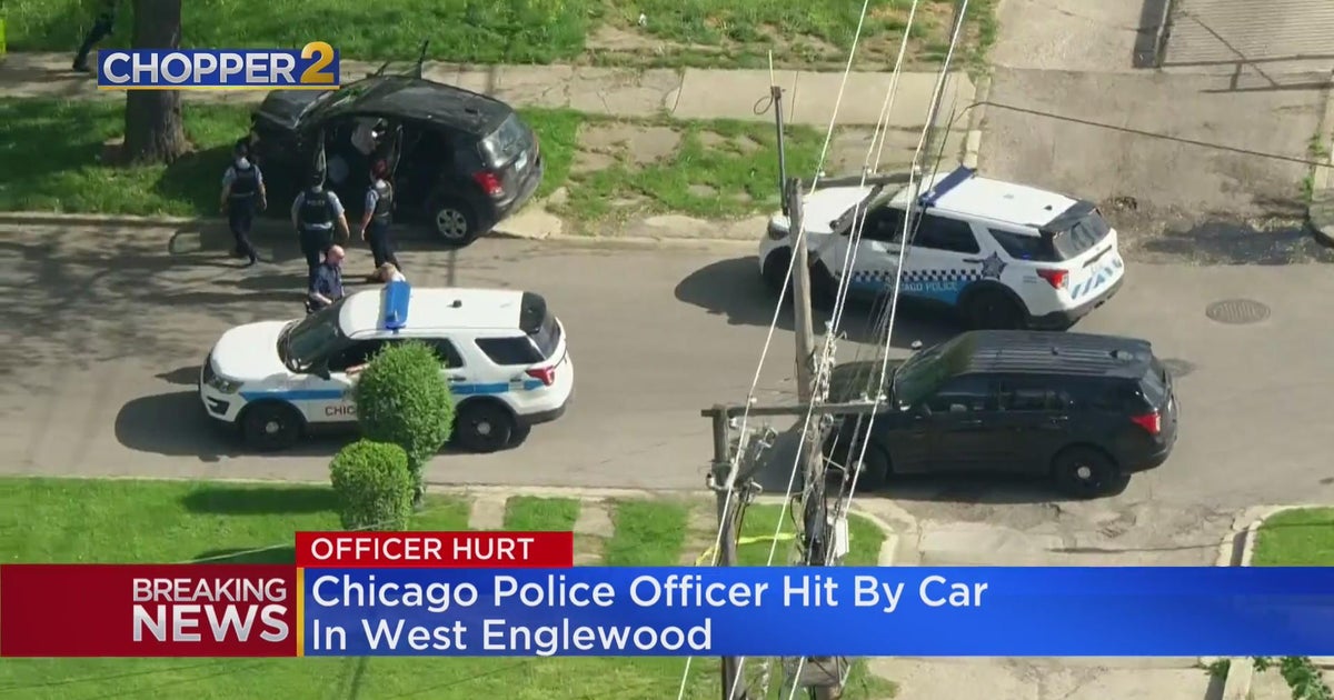 Chicago Police officer hit by car in West Englewood - CBS Chicago