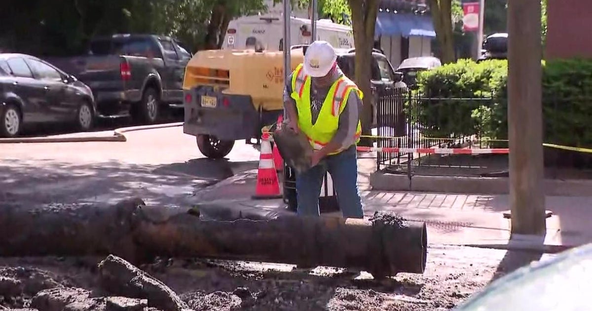 Water main break in Hoboken makes for messy morning - CBS New York