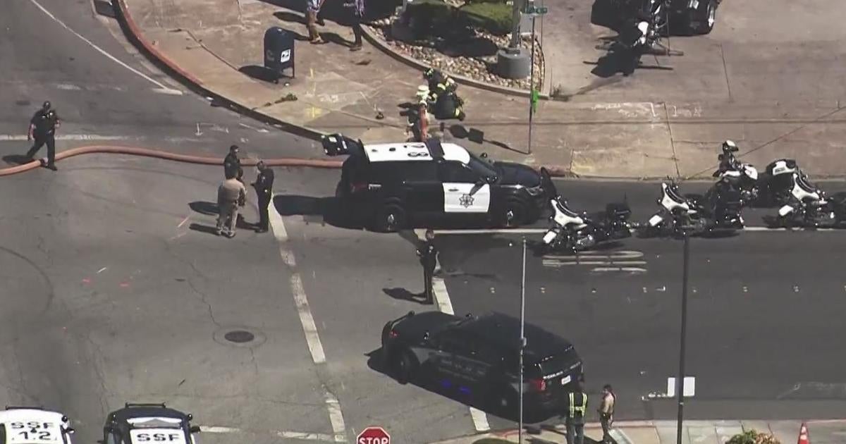 Police motorcycle officer hurt in Redwood City crash - CBS San Francisco