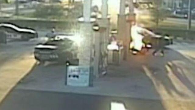 cbsn-fusion-florida-man-severely-burned-when-fire-erupts-during-arrest-at-gas-station-thumbnail-1019125-640x360.jpg 