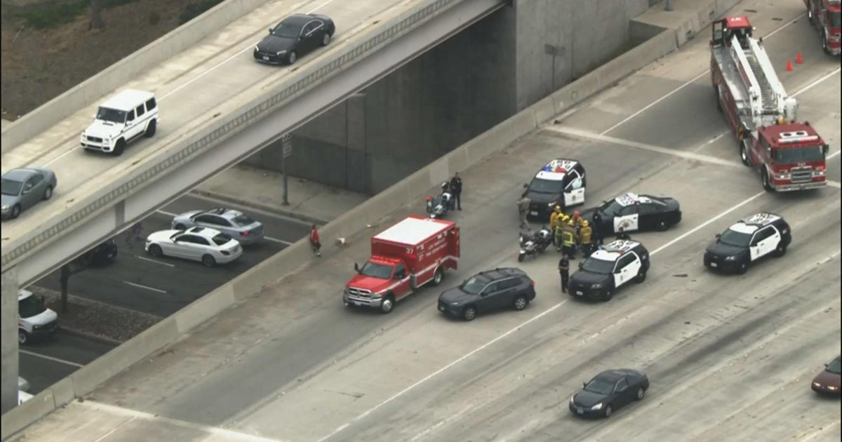 LAPD officer hospitalized after collision on SB 405 - CBS Los Angeles
