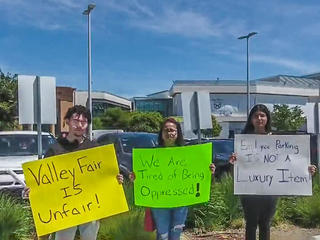 San Jose student workers protest mall parking fees - San José Spotlight