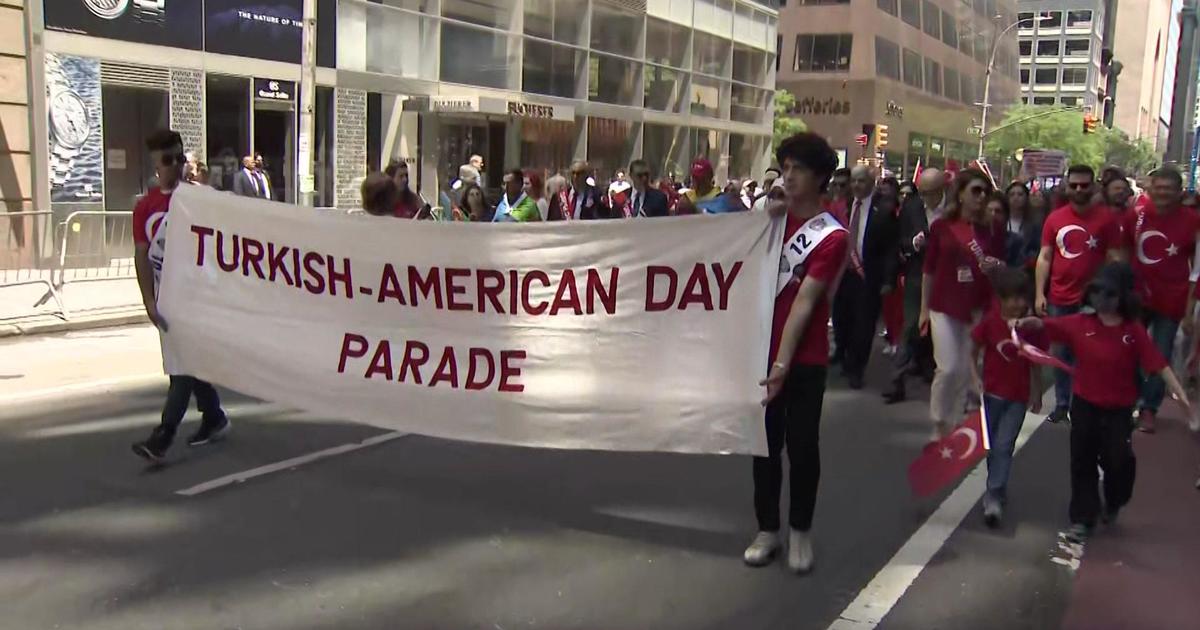 Hundreds attend TurkishAmerican Day Parade in Manhattan CBS New York