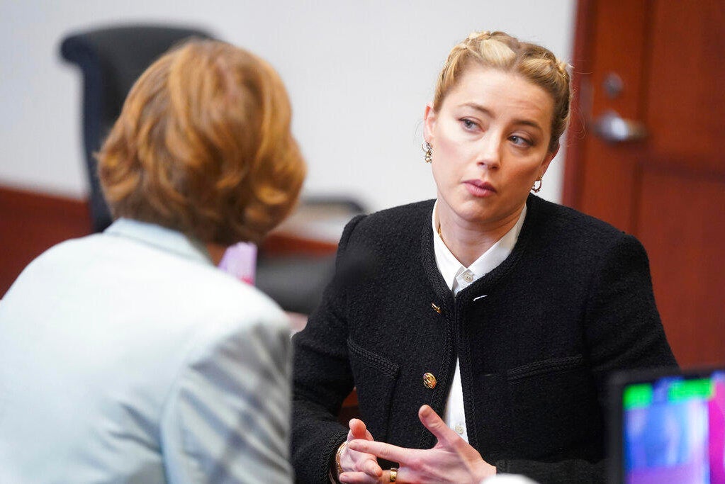 Johnny Depp's attorneys ask judge to deny Amber Heard's request for a(02)