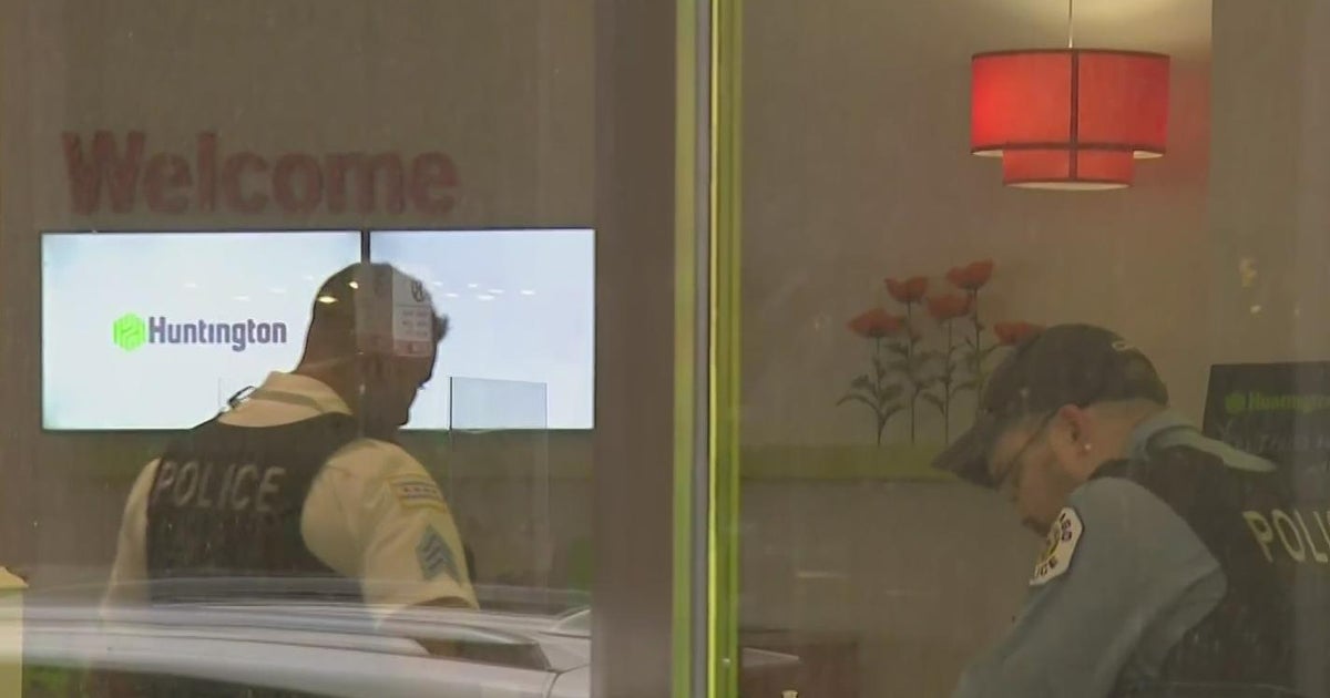 Bank robbery in the loop CBS Chicago