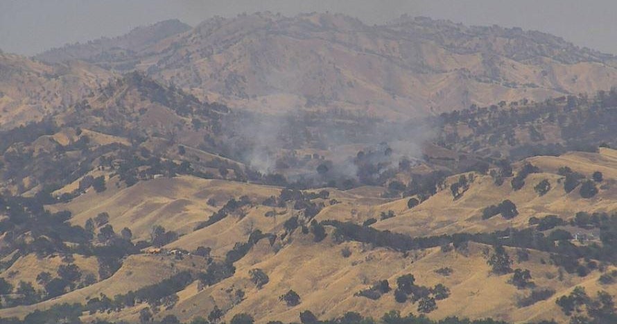 Vegetation fire burning northwest of Vacaville - CBS San Francisco