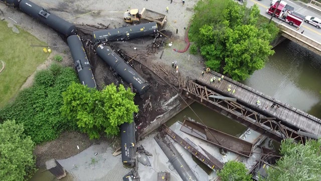 drone-train-derail-moment-2.jpg 