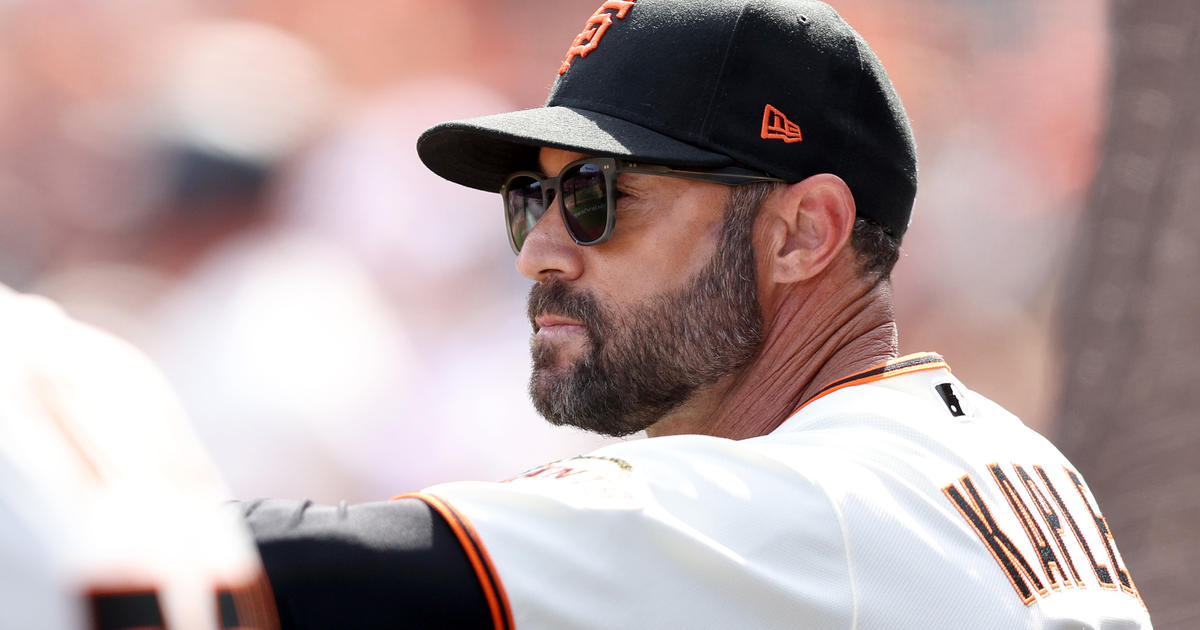 Giants' Kapler gets one-game suspension for returning to dugout