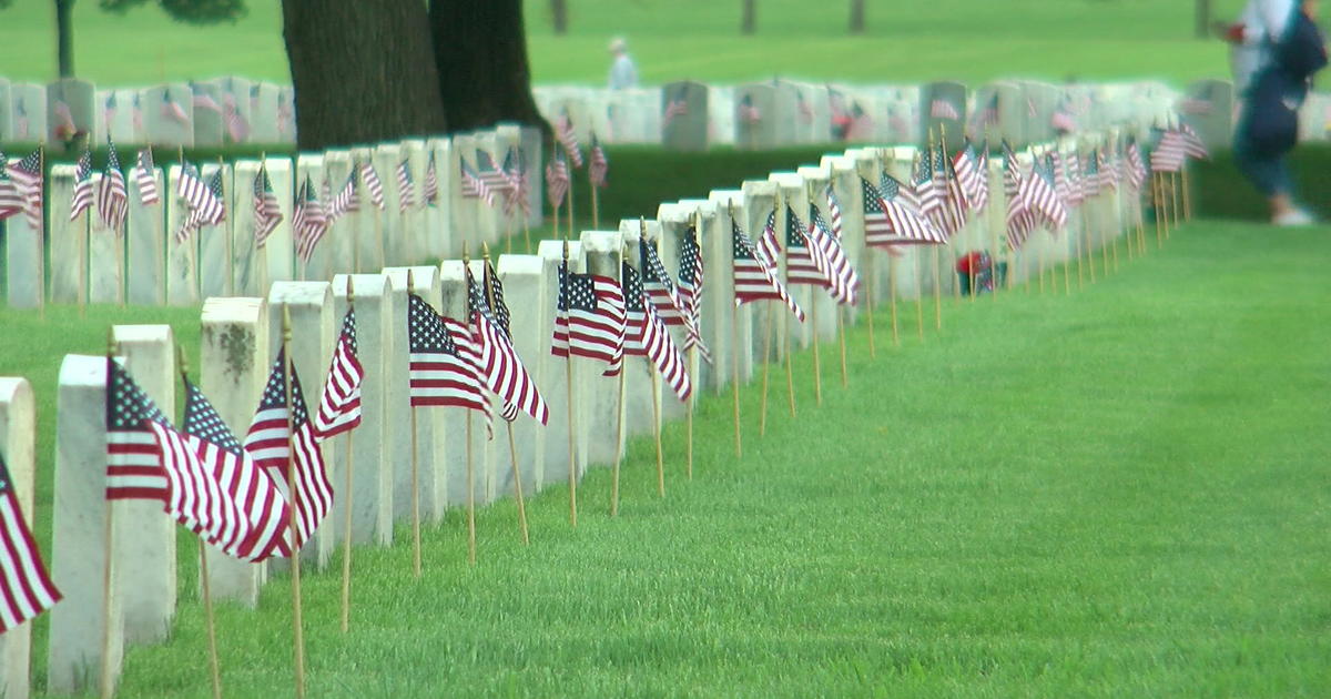 Volunteers Place More Than 200000 American Flags At Ft Snelling