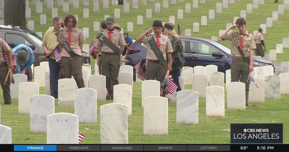 Marlborough scouts place flags on veterans' graves