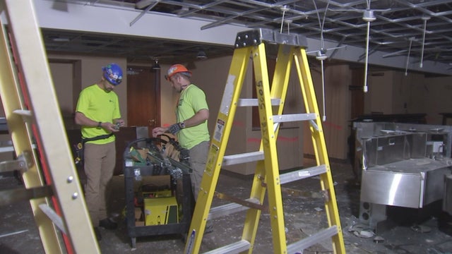 16PKG_HM_300M-WELLS-FARGO-RENOVATION.transfer_frame_2096.jpg 