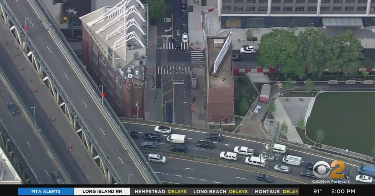 NYPD: Man stabbed on board F train in Brooklyn - CBS New York