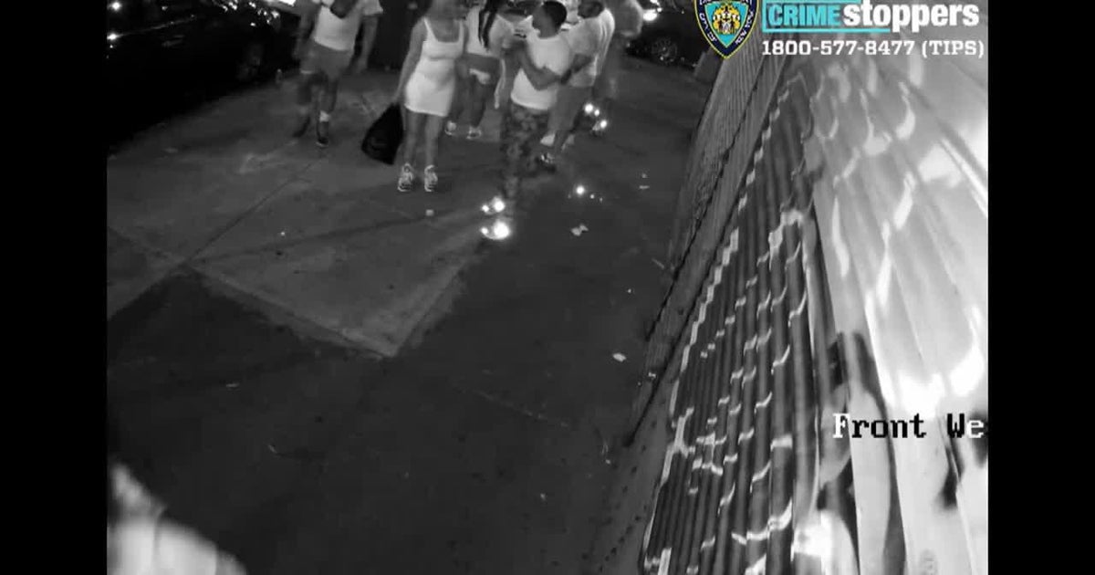 Bronx stabbing suspect caught on video - CBS New York