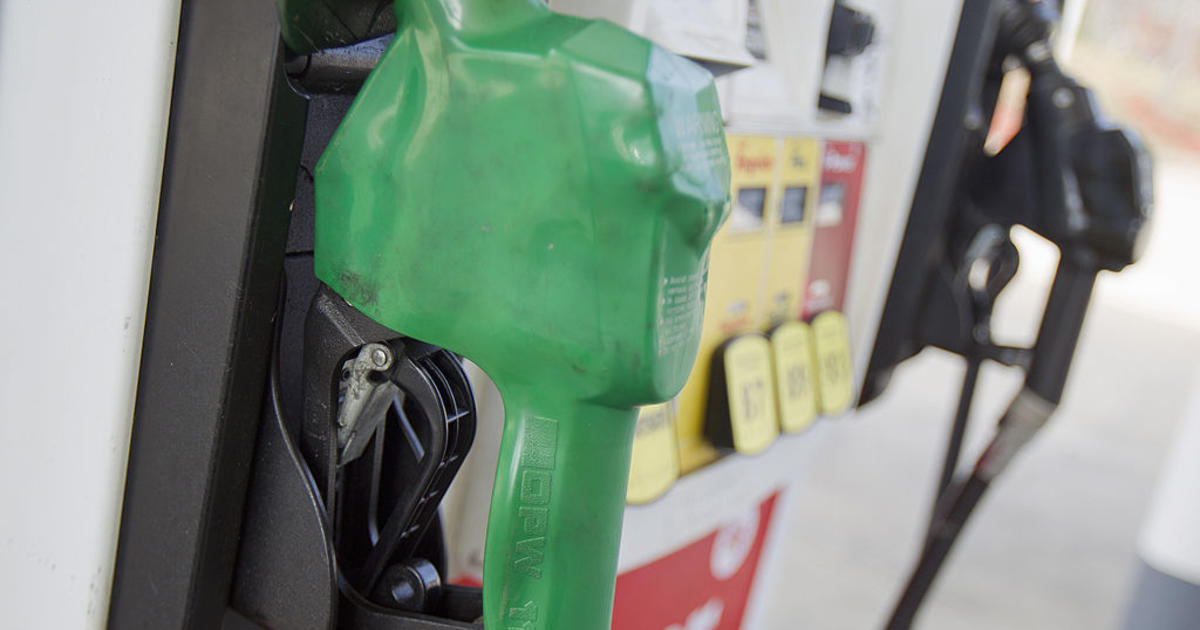 Consumers gaining confidence as gas prices slide