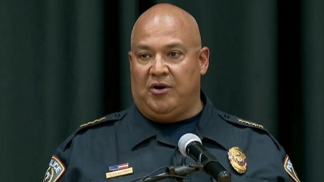 cbsn-fusion-texas-school-police-chief-allegedly-not-told-of-911-calls-thumbnail-1044361-640x360.jpg 