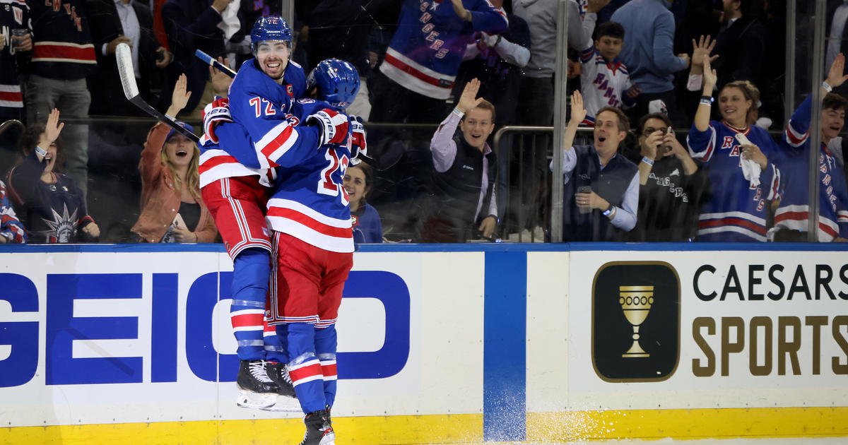 Chytil scores twice, Rangers rout Lightning 6-2 in Game 1
