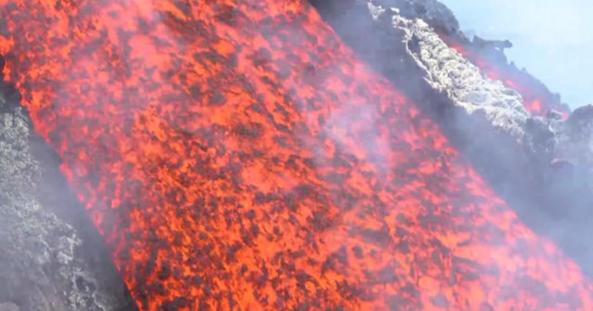 Lava spews from Italy's Mount Etna - CBS News