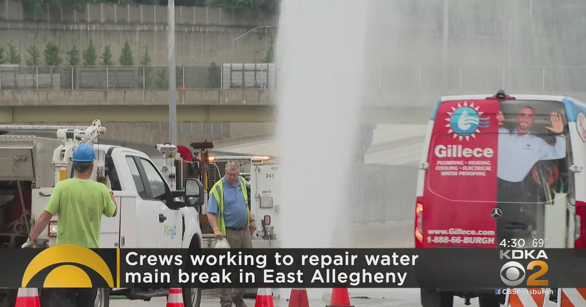 Water main break creates 20-foot geyser in East Allegheny - CBS Pittsburgh
