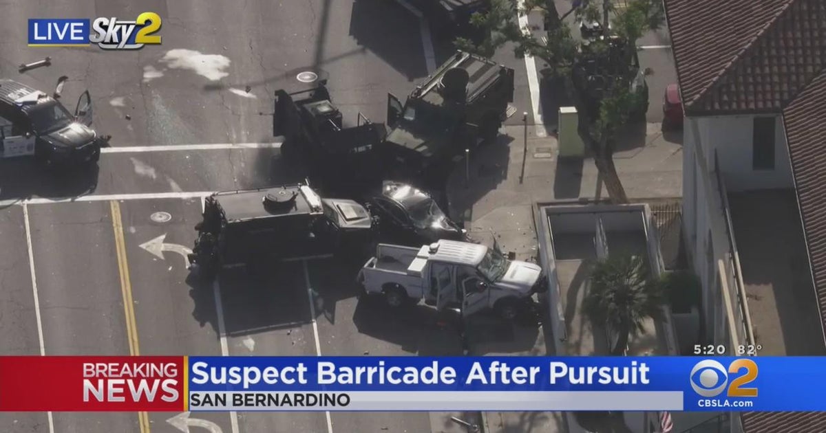 Suspect barricaded after a pursuit in San Bernardino - CBS Los Angeles