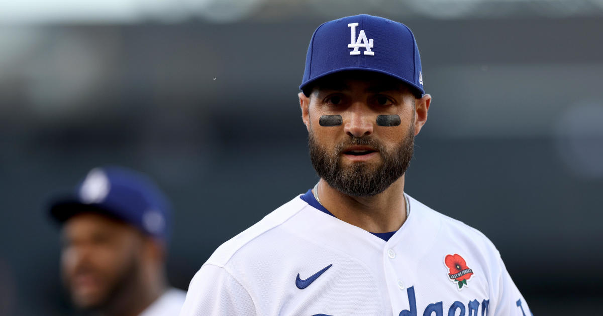 Dodgers place Kevin Pillar on IL with fractured shoulder - CBS Los Angeles