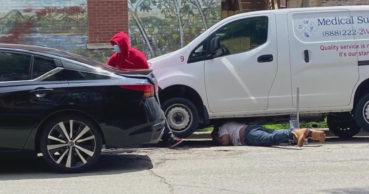 Video, photos catch thieves stealing catalytic converters in broad