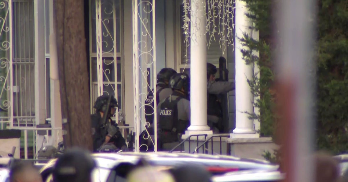 
    Police officer shot in West New York, New Jersey - CBS New York