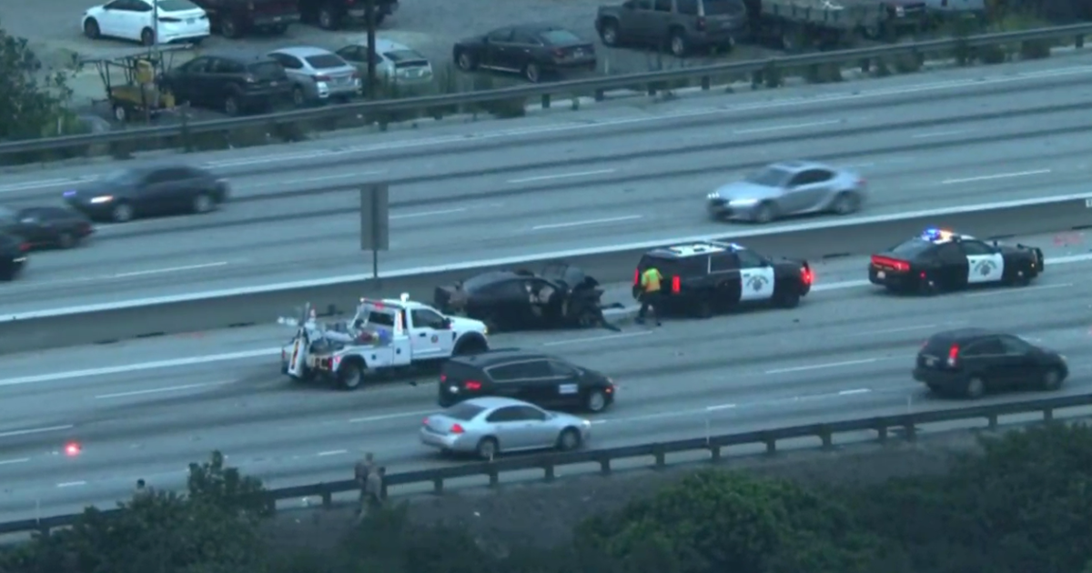 Multi-vehicle crash leaves one dead on 405 Freeway in Carson - CBS Los ...