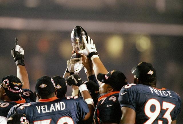 Terrell Davis speaks to the crowd at halftime ceremony celebrating 25th  anniversary of Super Bowl XXXII team