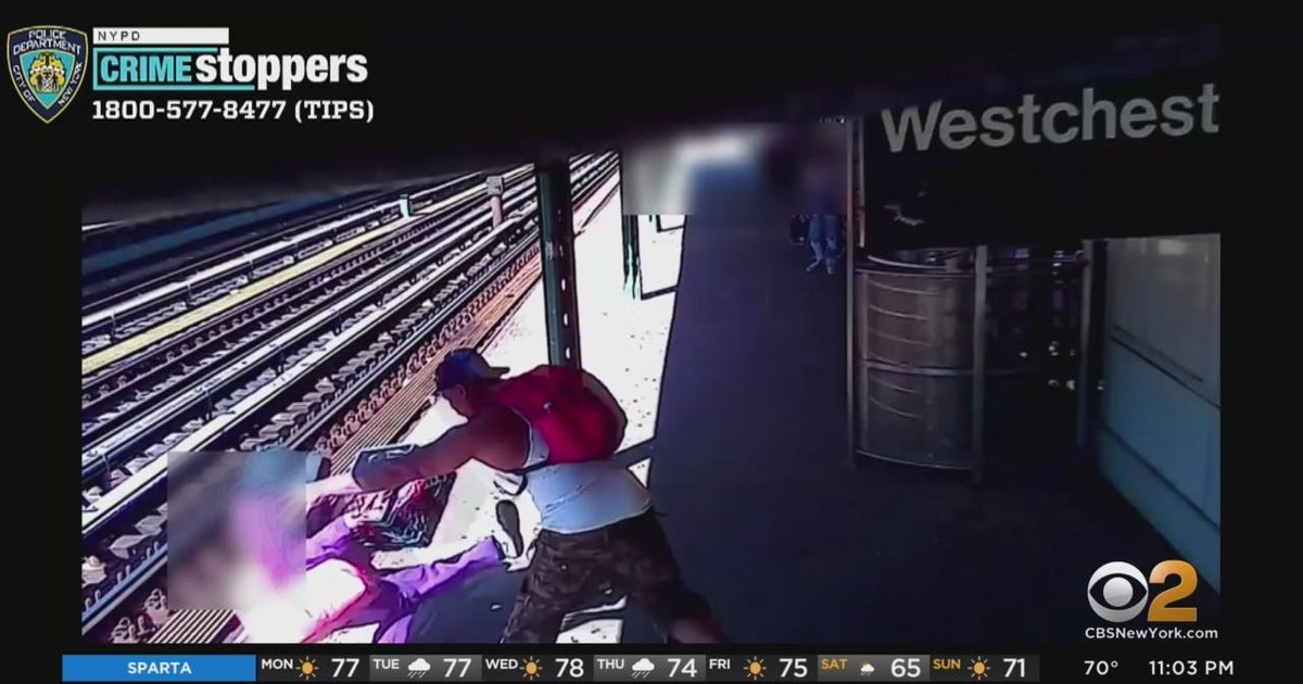 Attacker pushes woman onto tracks at Bronx subway station - CBS New York