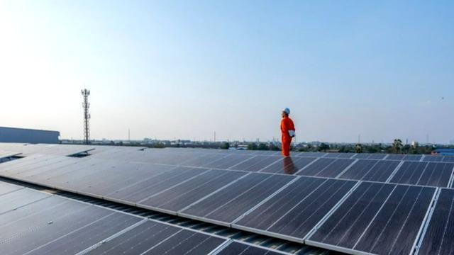 cbsn-fusion-biden-administration-lifts-solar-panel-tariffs-thumbnail-1053052-640x360.jpg 