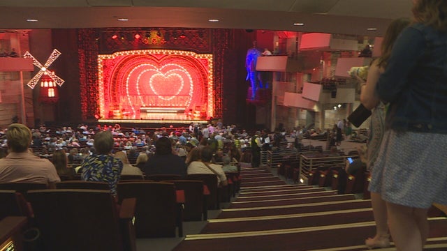 MOULIN ROUGE OPENING 83PKG.transfer_frame_89 