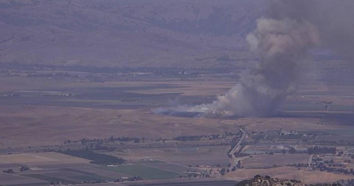 Vegetation fire burns south of Gilroy off Highway 101 - CBS San Francisco