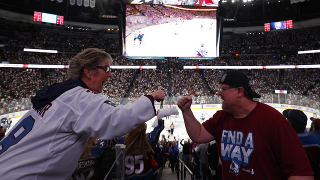 Colorado Avalanche fan pulls off proposal on Pride Night