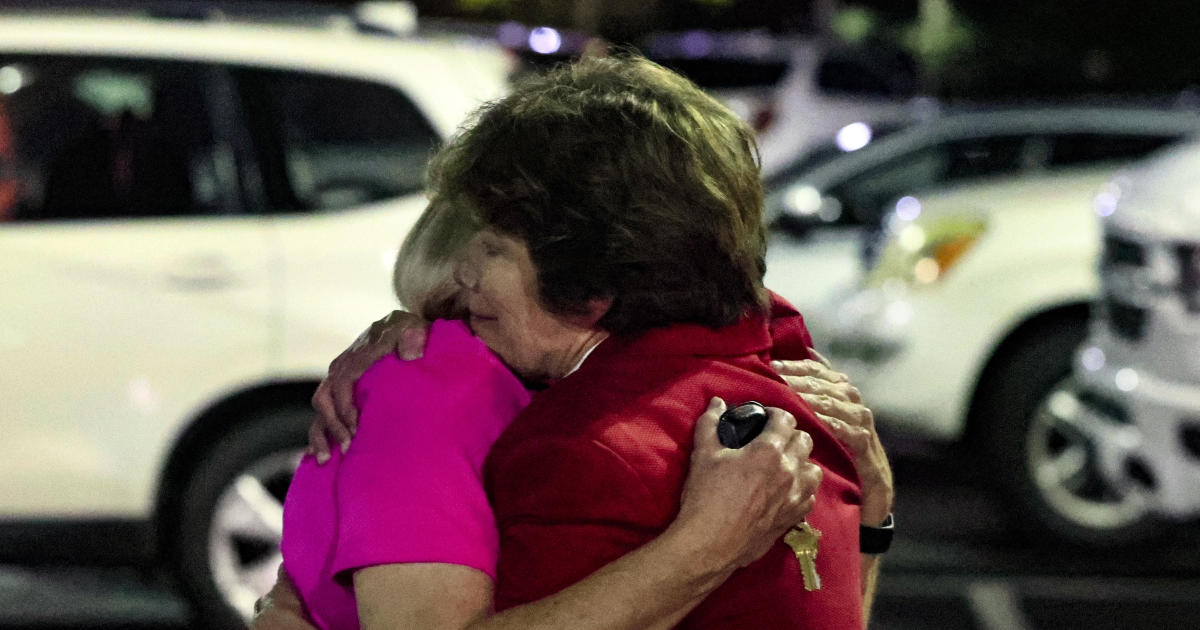 “Hero” at Alabama church shooting subdued gunman police say; death toll rises to 3 – CBS News