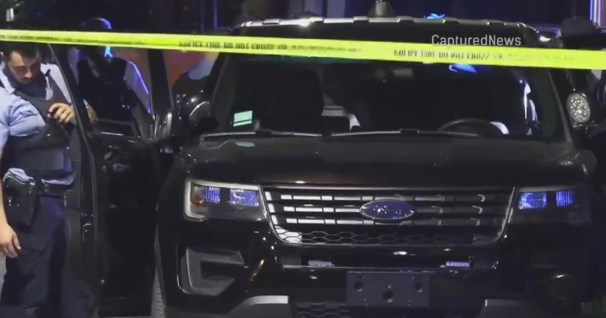 CPD officer hit by car during Humboldt Park traffic stop - CBS Chicago