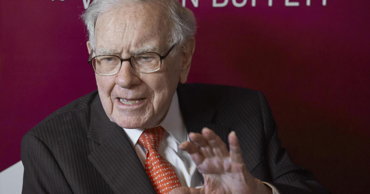 Anonymous bidder shells out record $19 million for lunch with Warren Buffett