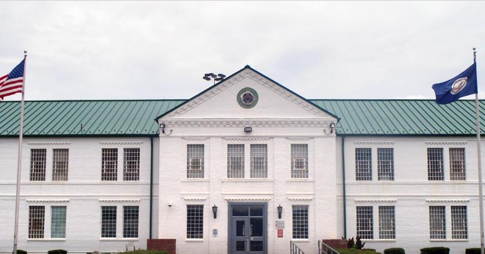 4 federal inmates escape from minimum security Virginia prison - CBS News