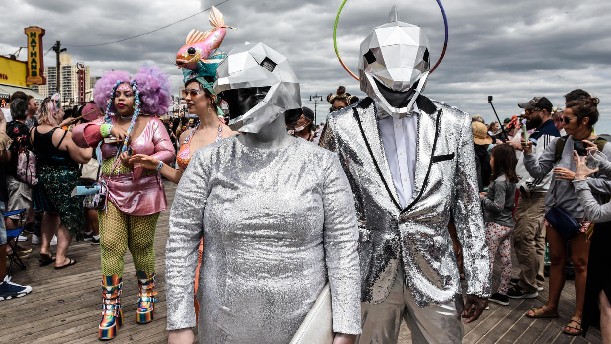 Coney Island Mermaid Parade returns for first time since 2019 CBS New