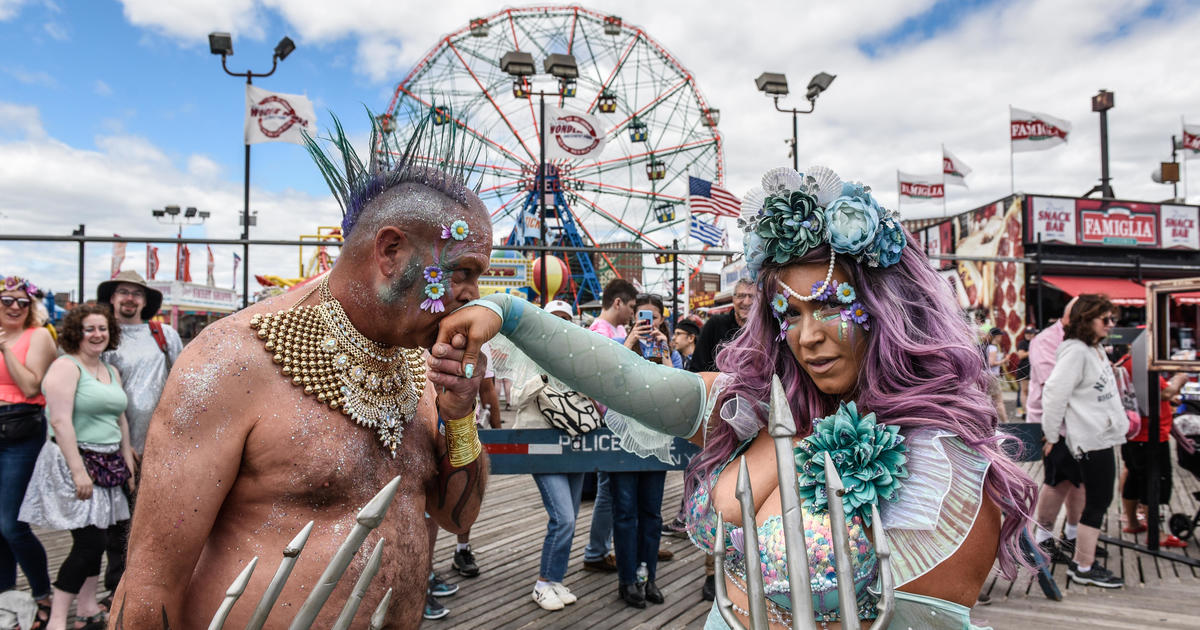 Coney Island Mermaid Parade returns for first time since 2019 CBS New