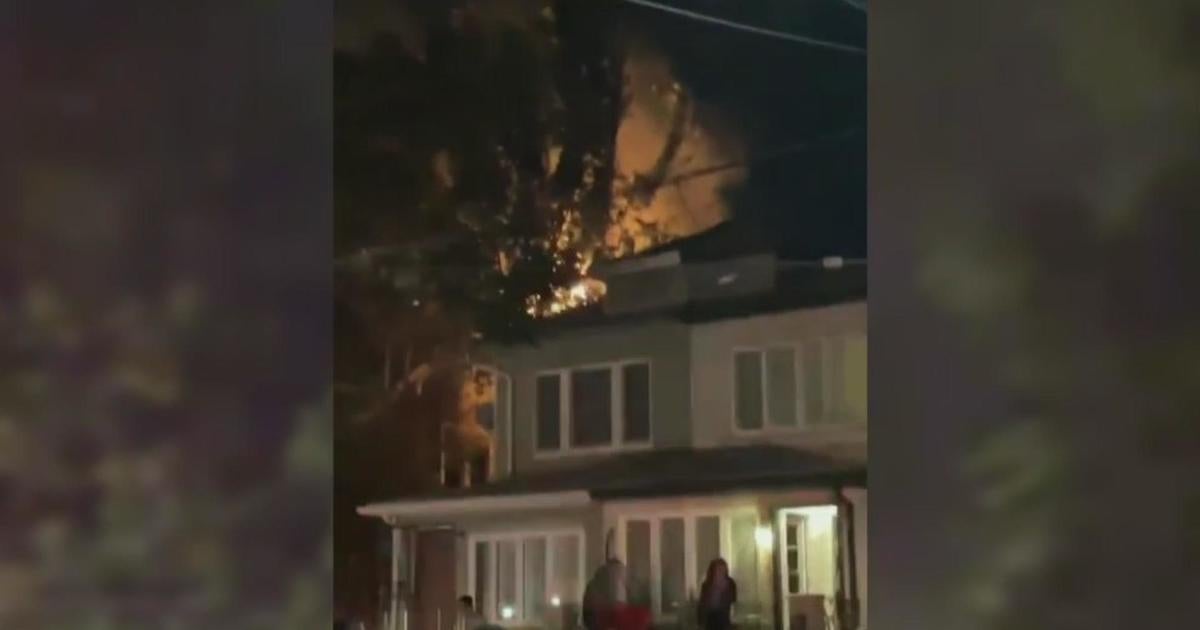 4 hurt, including 2 firefighters, in Brooklyn house fire - CBS New York