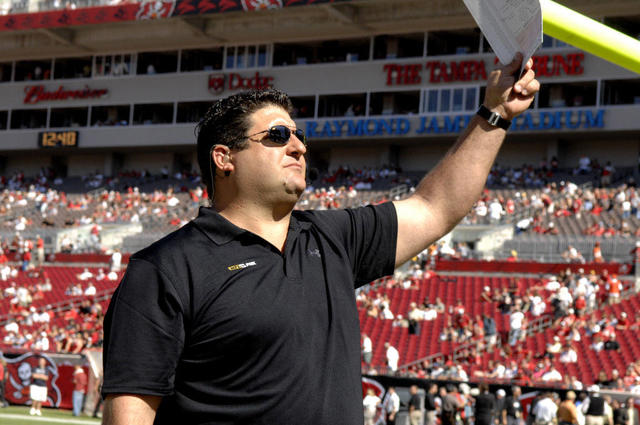 Tony Siragusa, former NFL player and sideline reporter, dies at