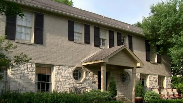 cbsn-fusion-rising-mortgage-rates-price-more-buyers-out-of-housing-market-thumbnail-1084116-640x360.jpg 