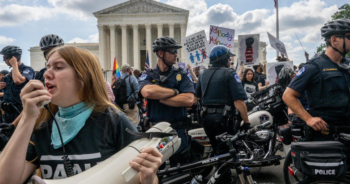 Washington responds to Supreme Court striking down Roe