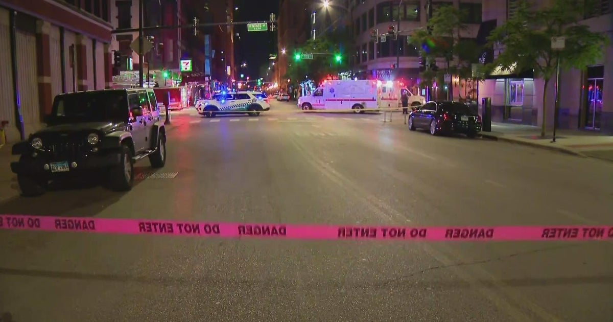2 men shot in River North on State Street - CBS Chicago