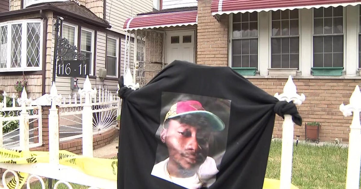 3 people discovered stabbed to death in Queens home - CBS New York