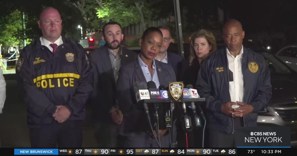 Police provide update on deadly Upper East Side shooting - CBS New York